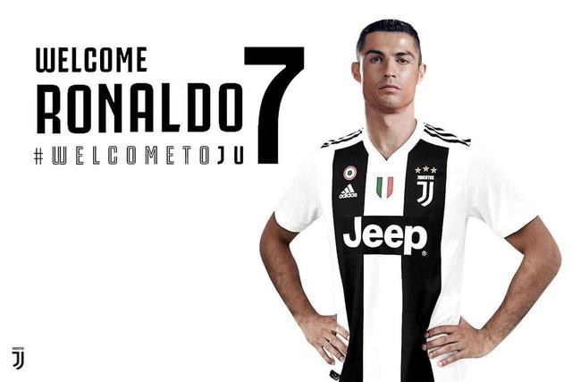 A camisa de futebol da Juventus de Ronaldo começa a vender
